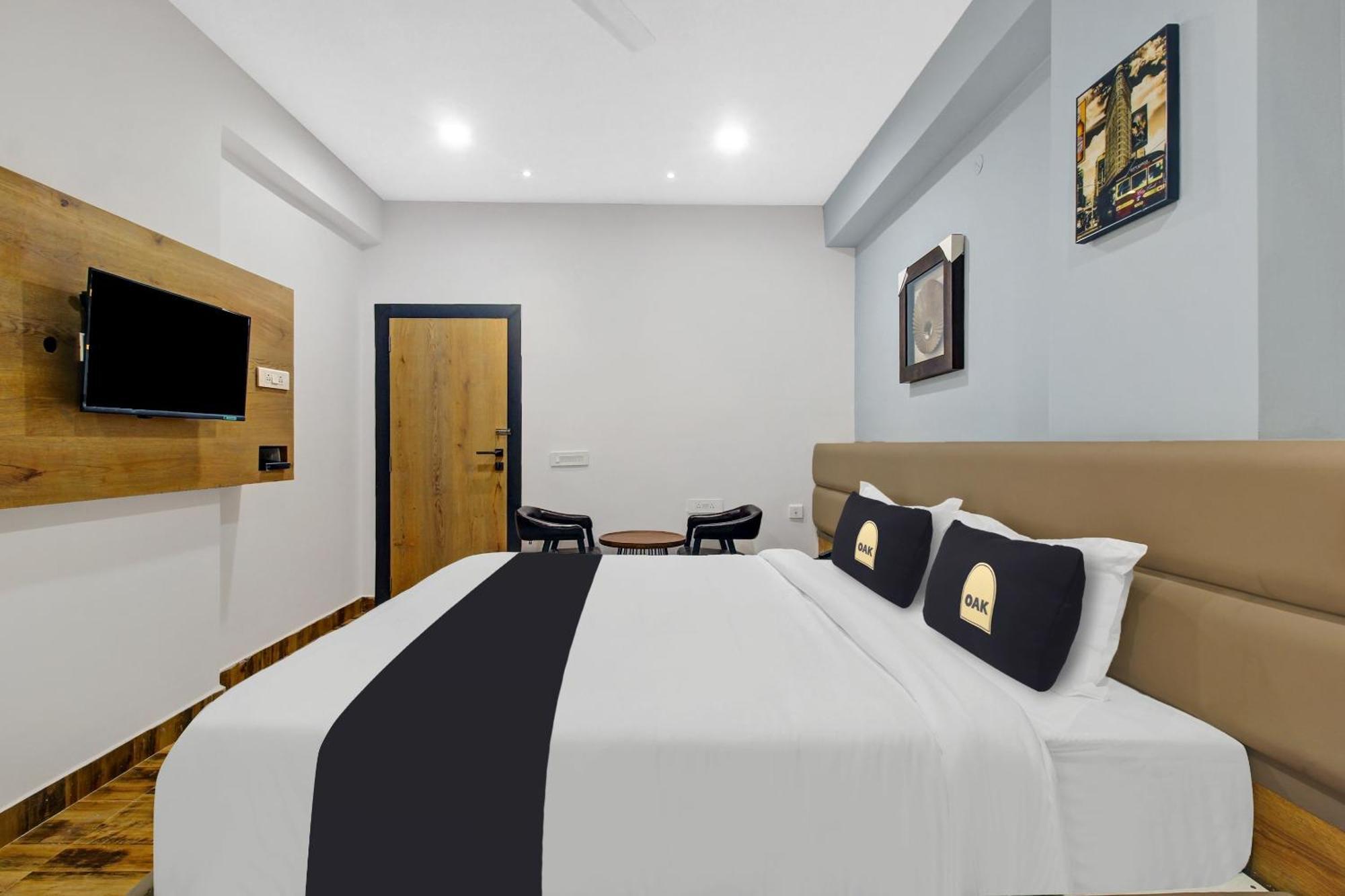 Super Townhouse Oak Hitec City Near Image Hospital Hyderabad Exterior photo