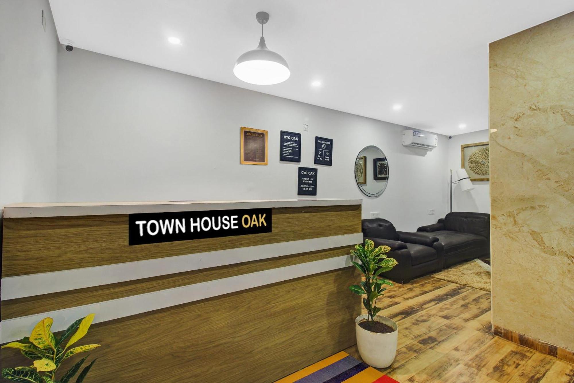 Super Townhouse Oak Hitec City Near Image Hospital Hyderabad Exterior photo