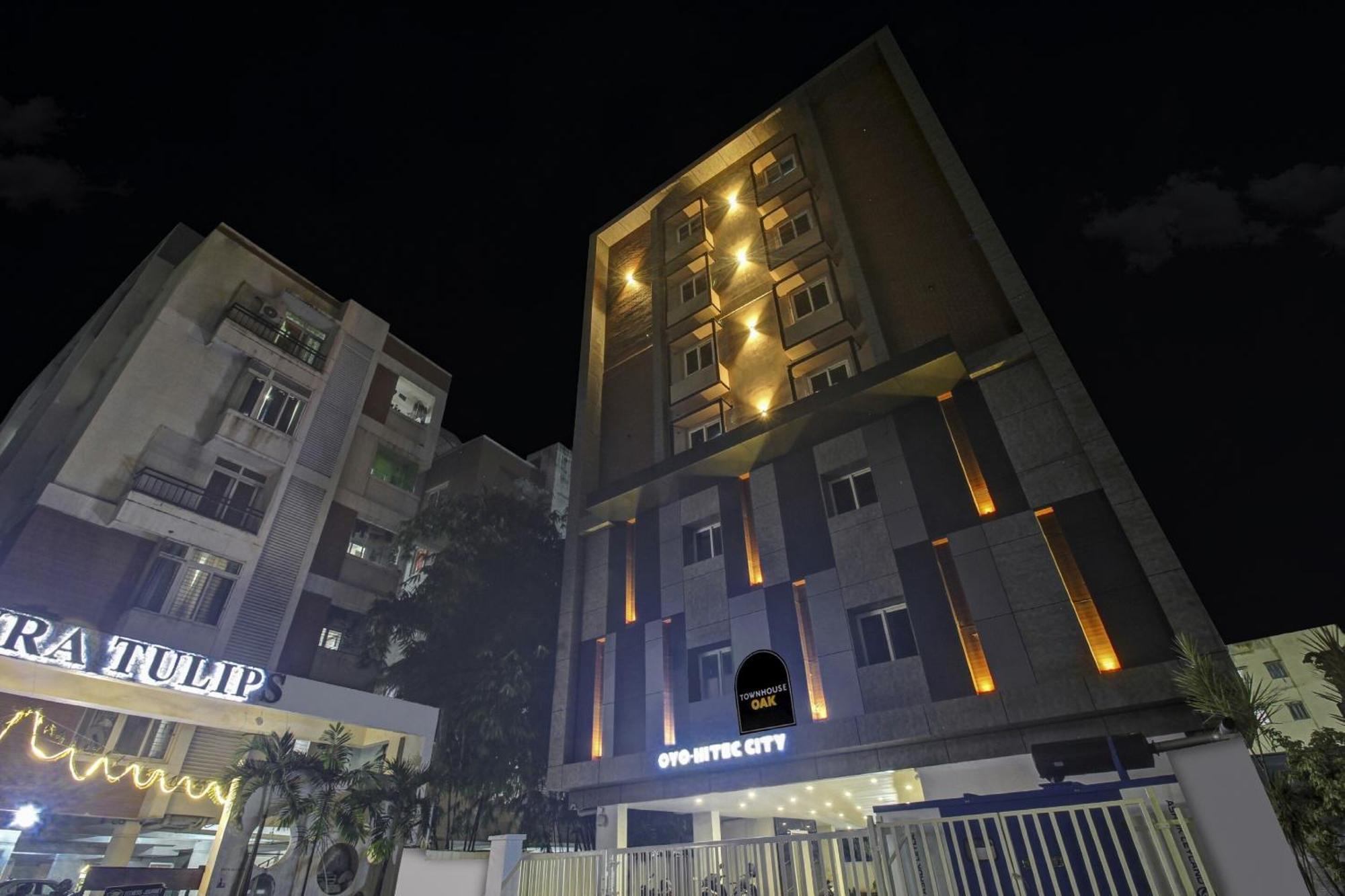 Super Townhouse Oak Hitec City Near Image Hospital Hyderabad Exterior photo