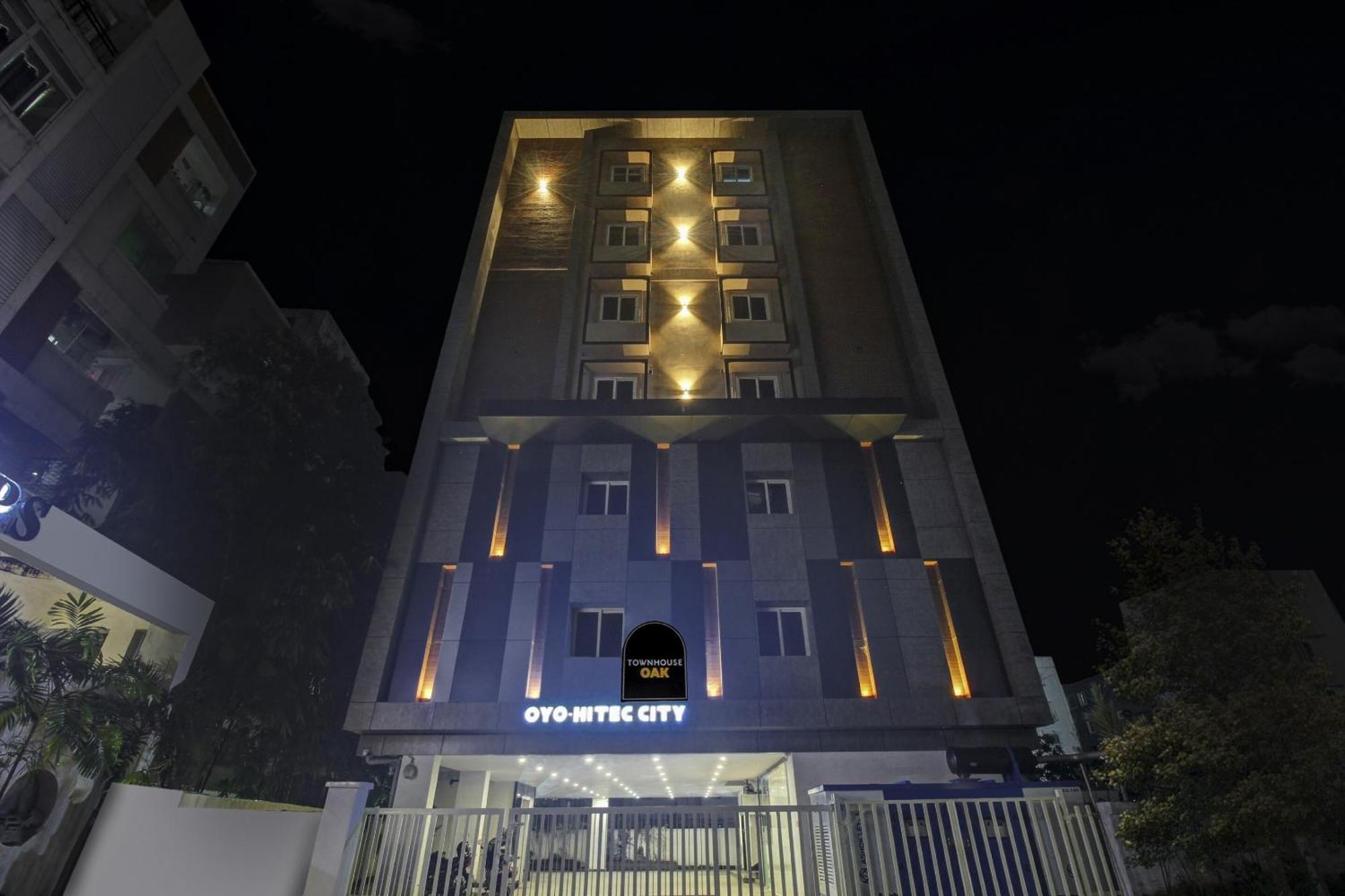 Super Townhouse Oak Hitec City Near Image Hospital Hyderabad Exterior photo
