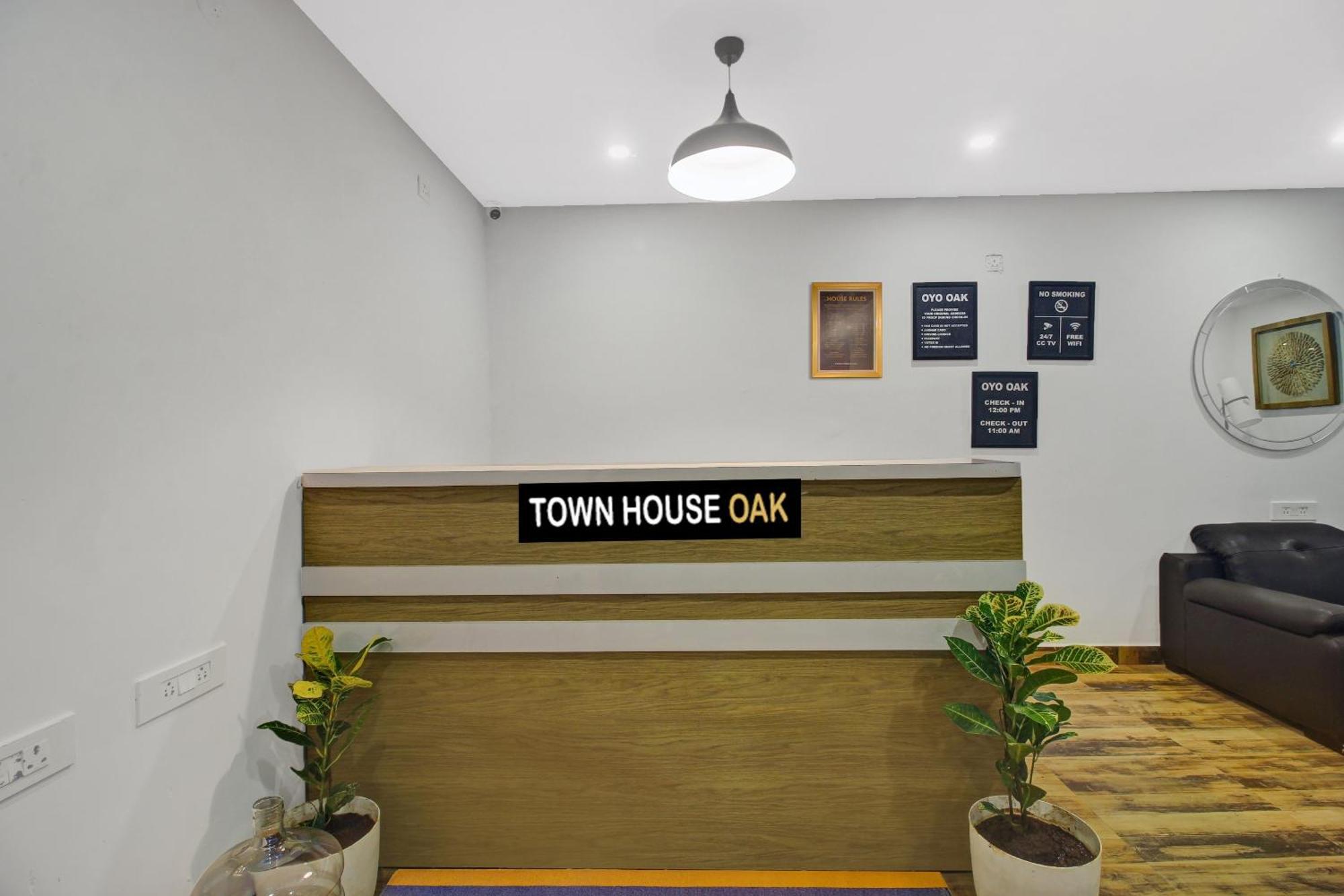 Super Townhouse Oak Hitec City Near Image Hospital Hyderabad Exterior photo